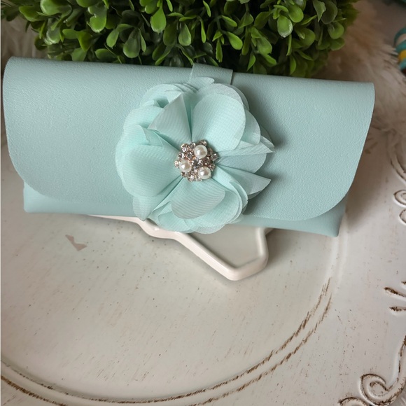 Organizer and keyring bundle with added floral detail - Picture 6 of 7